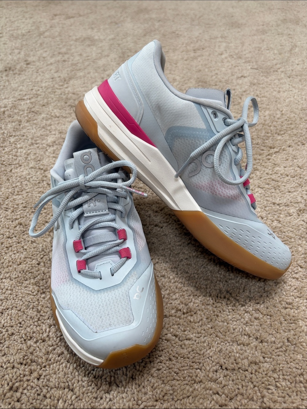 On Running THE ROGER Advantage Pro, Arctic Blue with Pink Accents and Gum Sole